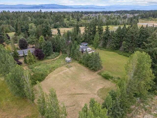 3 of 77 - 880 Garden Rd E, Qualicum Beach, BC
