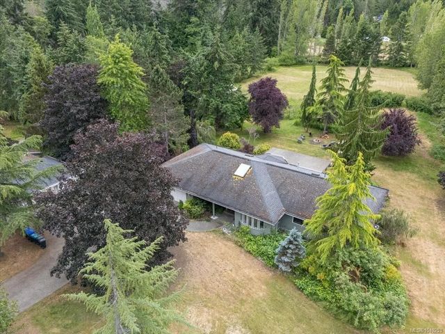 4 of 77 - 880 Garden Rd E, Qualicum Beach, BC