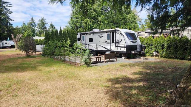 5 of 11 - 6050 Island Hwy W 34, Qualicum Beach, BC