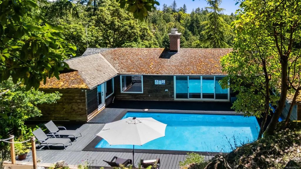 624 Libra Pl, Metchosin