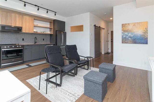 4 of 28 - 515 Chatham St 321, Victoria, BC
