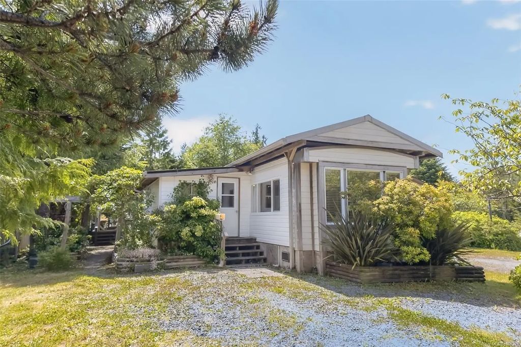 911 Campbell St 16, Tofino