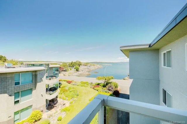 2 of 32 - 1270 Beach Dr 307, Oak Bay, BC