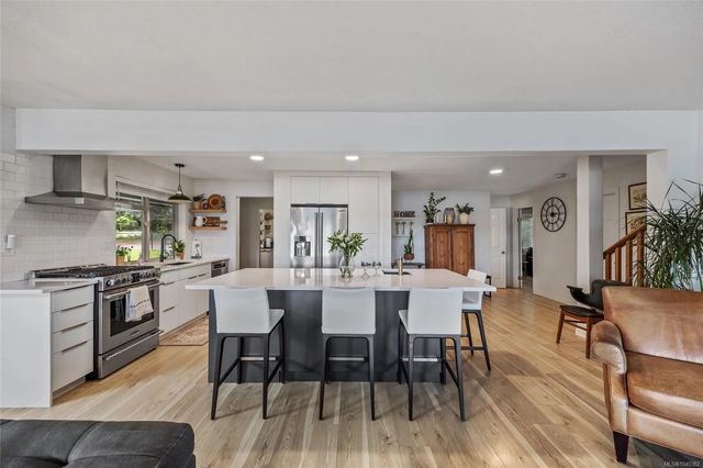 4 of 77 - 7764 Ships Point Rd, Fanny Bay, BC