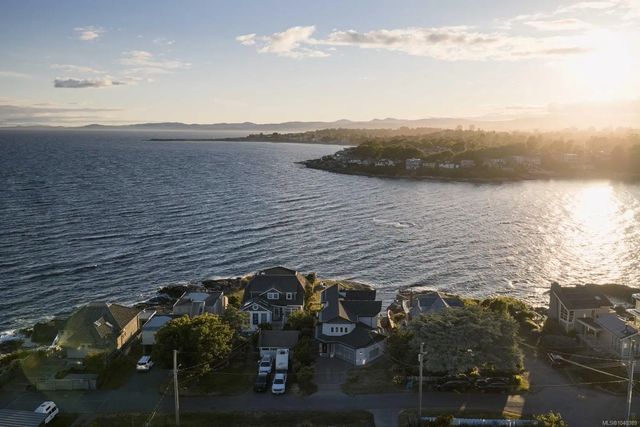 2 of 40 - 2114 Marne St, Oak Bay, BC
