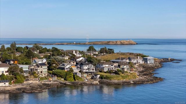 3 of 40 - 2114 Marne St, Oak Bay, BC