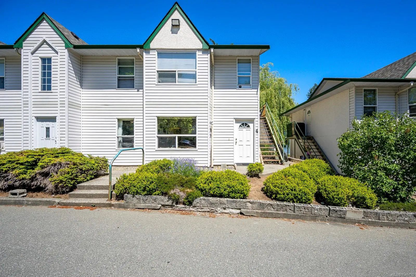 Residential Real Estate for Sale at 1535 Dingwall Rd 4 in the city of Courtenay by MLS #1040450