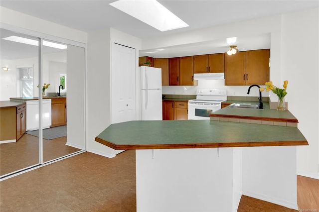 5 of 30 - 80 Fifth St 7, Nanaimo, BC
