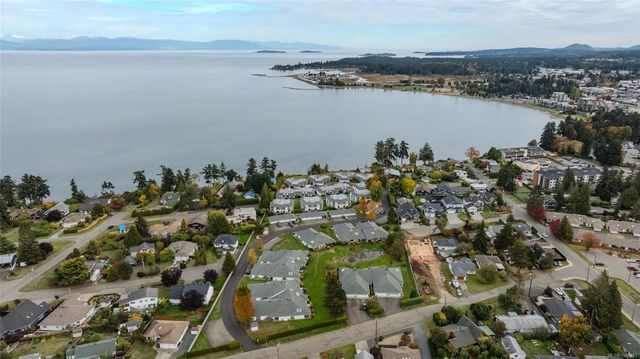 2 of 58 - 330 Dogwood St 201, Parksville, BC