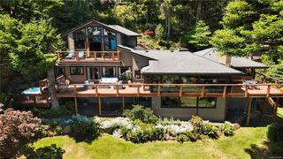 1370 Ivor Rd, Nanaimo
