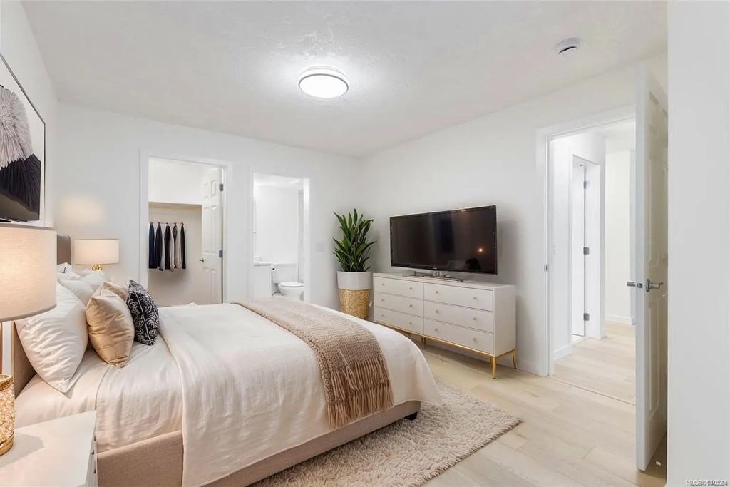 689 Bay St 103, Victoria