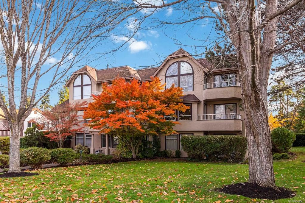 3263 Alder St 104, Victoria
