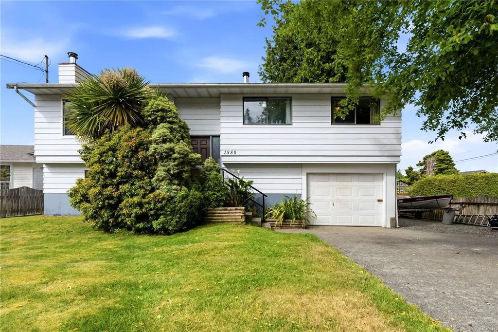 1550 Larch Rd, Ucluelet