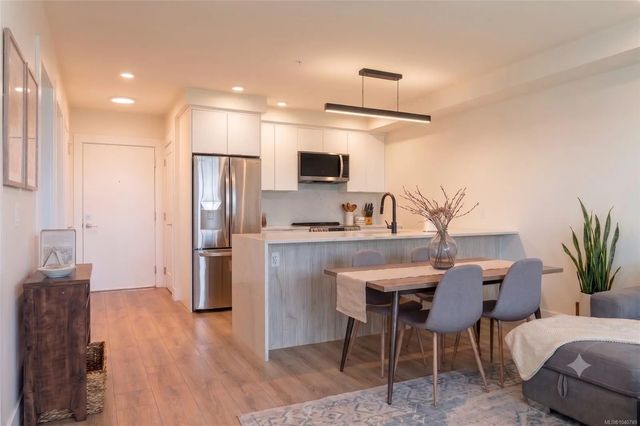 4 of 31 - 45 Haliburton St 305, Nanaimo, BC