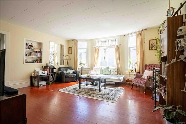 3 of 56 - 2329 Dowler Pl, Victoria, BC