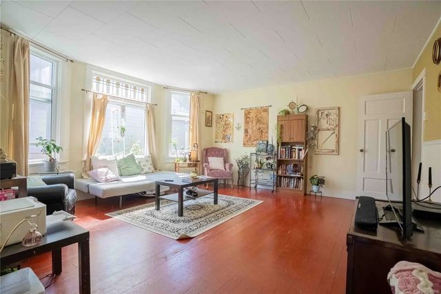 4 of 56 - 2329 Dowler Pl, Victoria, BC