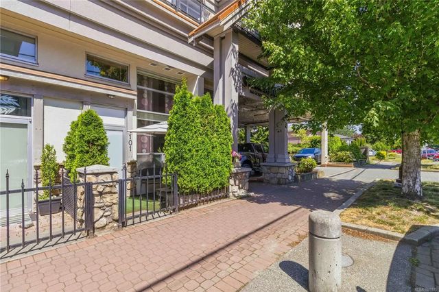 2 of 38 - 866 Goldstream Ave 413, Langford, BC