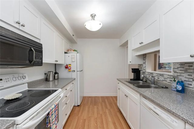 2 of 29 - 3969 Shelbourne St 209, Saanich, BC