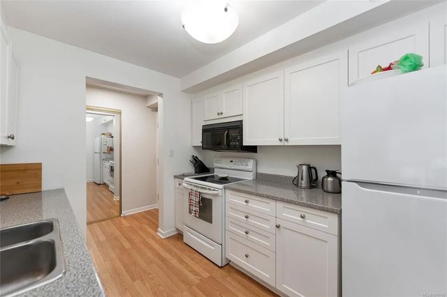 3 of 29 - 3969 Shelbourne St 209, Saanich, BC