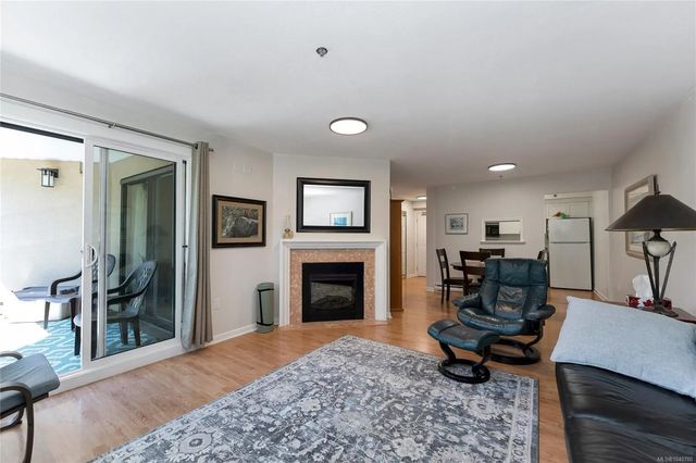 4 of 29 - 3969 Shelbourne St 209, Saanich, BC