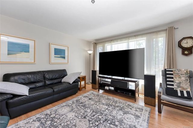 5 of 29 - 3969 Shelbourne St 209, Saanich, BC
