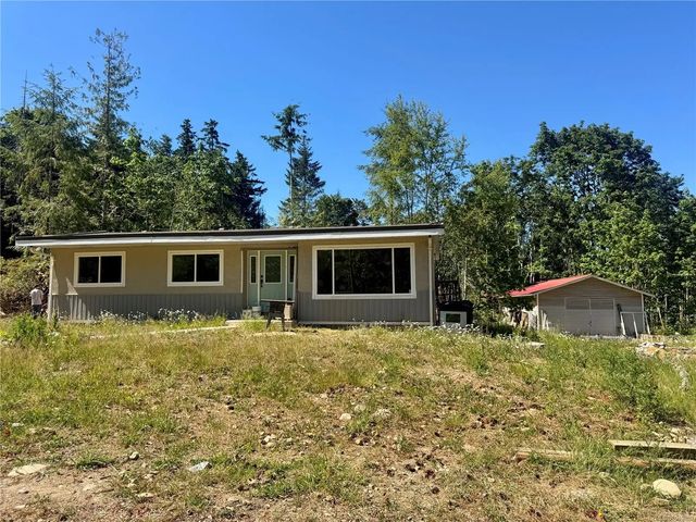 2 of 18 - 7390 Cougar Smith Rd, Fanny Bay, BC