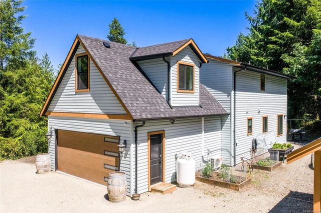 2 of 27 - 1691 Meadowood Way, Qualicum Beach, BC