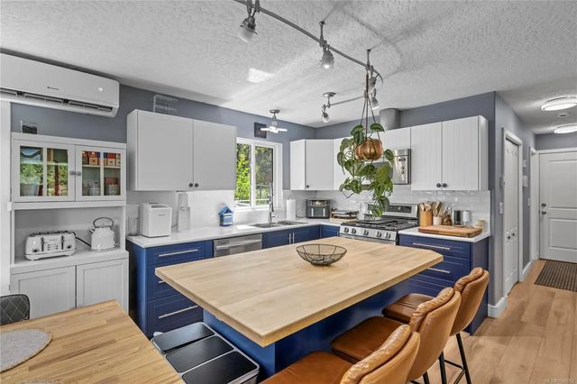 4 of 27 - 1691 Meadowood Way, Qualicum Beach, BC