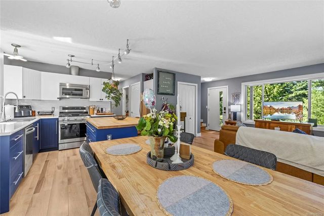 5 of 27 - 1691 Meadowood Way, Qualicum Beach, BC