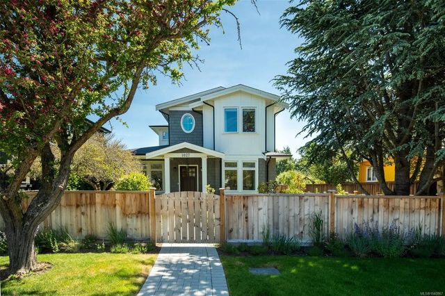 2 of 66 - 1027 Hampshire Rd, Oak Bay, BC