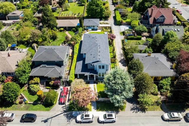 4 of 66 - 1027 Hampshire Rd, Oak Bay, BC