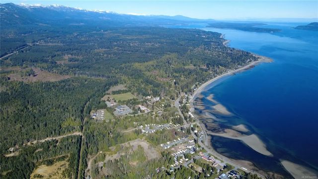 2 of 17 - 6050 Island Hwy B, Qualicum Beach, BC