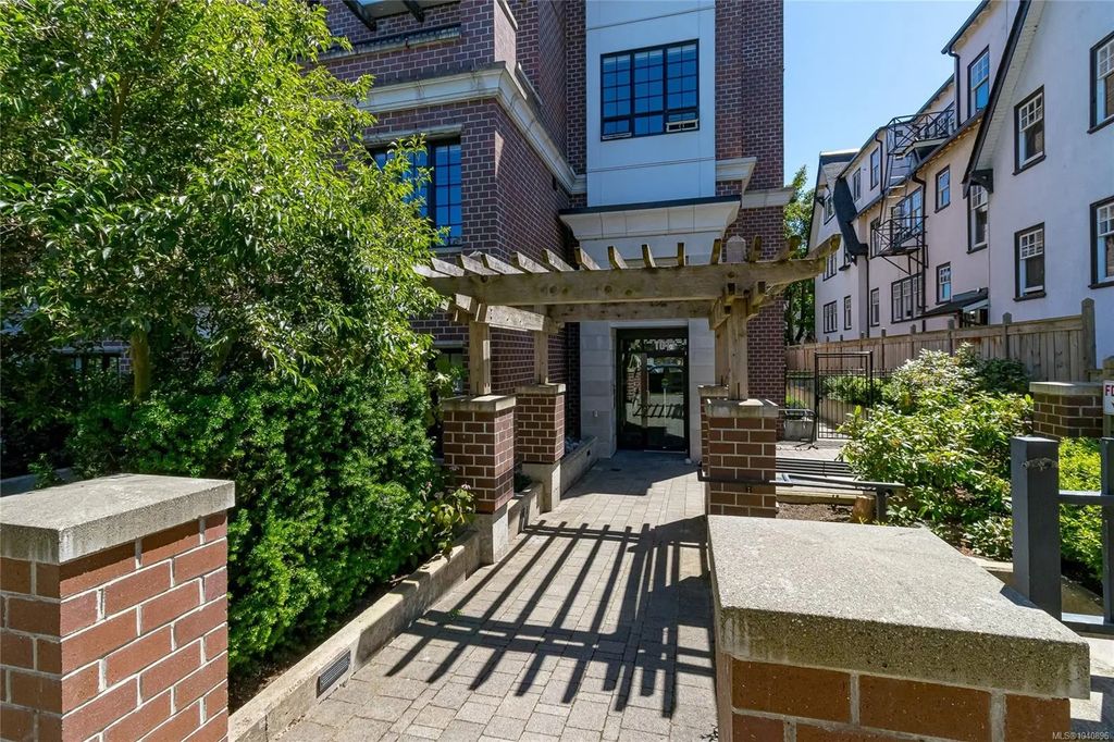 1011 Burdett Ave 308, Victoria