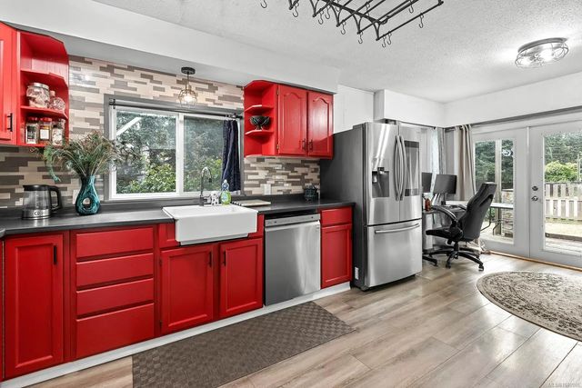 3 of 47 - 3863 Howard Ave, Royston, BC
