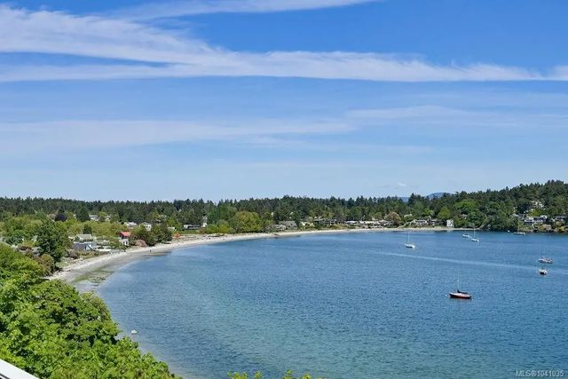 3 of 68 - 3565 Beach Dr, Oak Bay, BC