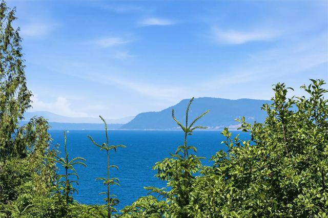 2 of 52 - 439 College Rd 302, Qualicum Beach, BC
