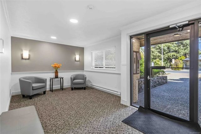 5 of 31 - 1571 Mortimer St 401, Saanich, BC
