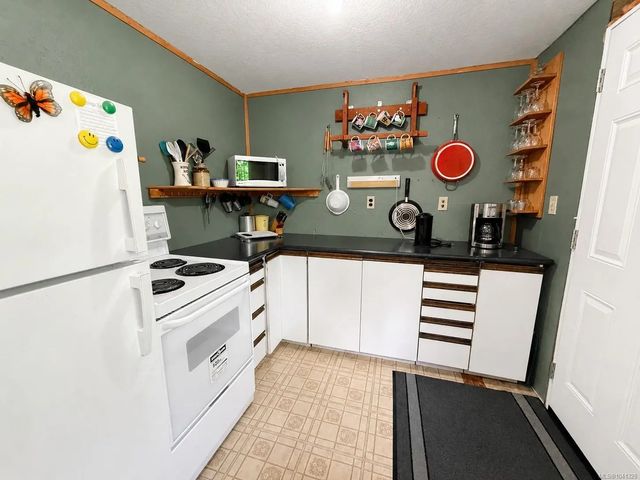 5 of 16 - 7775 Central Rd, Hornby Island, BC