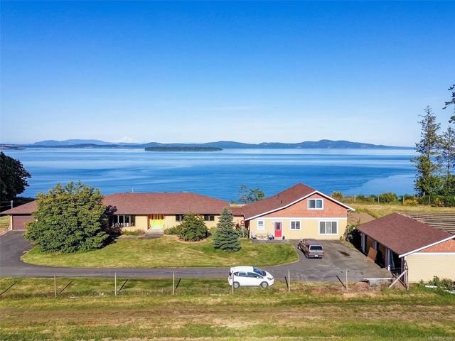 3 of 74 - 3191 Martindale Rd, Central Saanich, BC