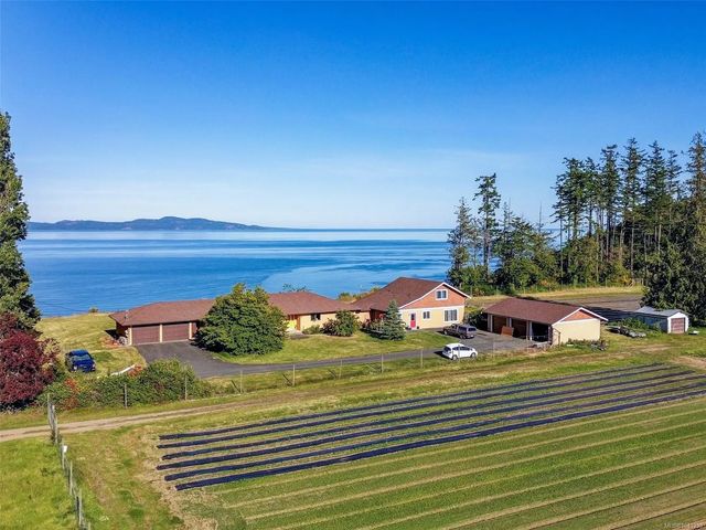 4 of 74 - 3191 Martindale Rd, Central Saanich, BC