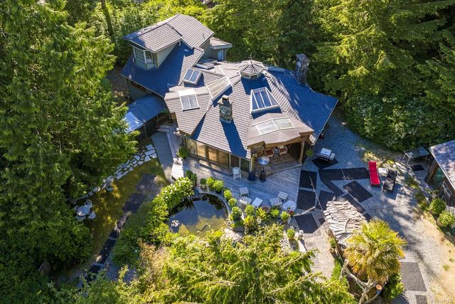 2 of 58 - 1364 Chesterman Beach Rd, Tofino, BC