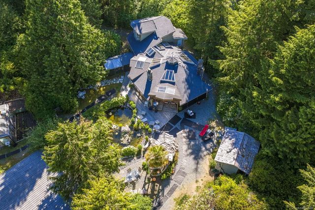 4 of 58 - 1364 Chesterman Beach Rd, Tofino, BC