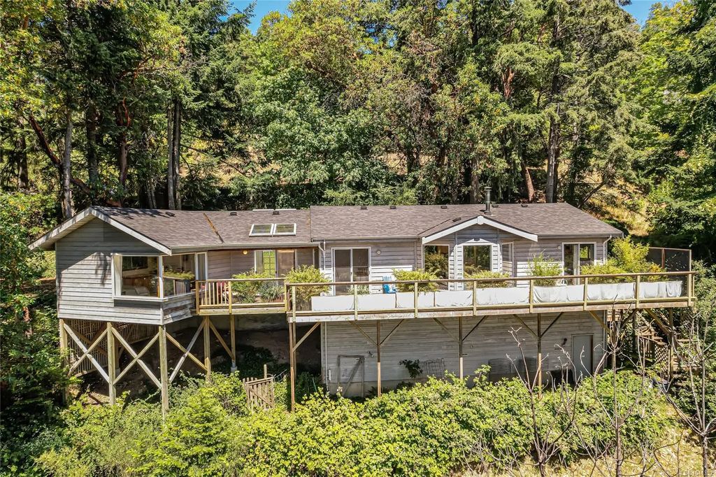 351 Elizabeth Dr, Salt Spring