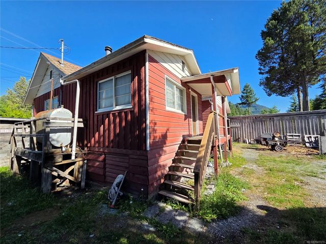 4 of 18 - 62 Kinman Ave, Woss, BC