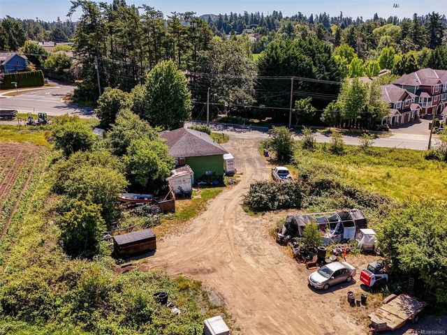 2 of 4 - 4298 Wilkinson Rd, Saanich, BC