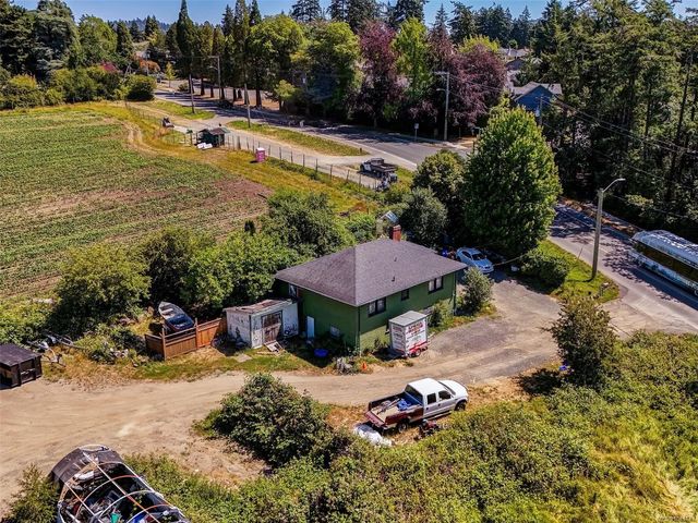 3 of 4 - 4298 Wilkinson Rd, Saanich, BC