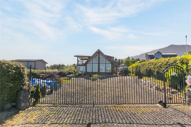 3 of 32 - 1049 Sixth Ave, Ucluelet, BC