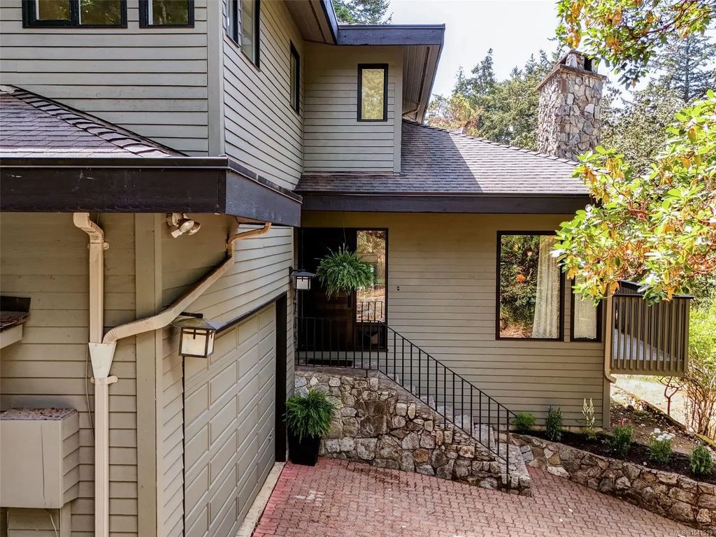 2745 Green Vale Ave, Saanich
