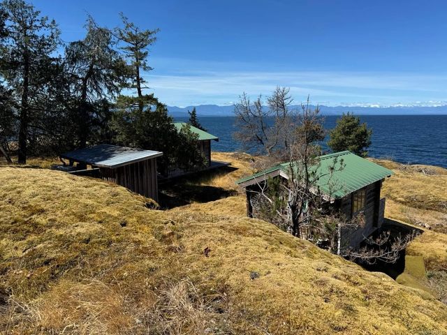 4 of 19 - 0 Dick Island, Powell River, BC