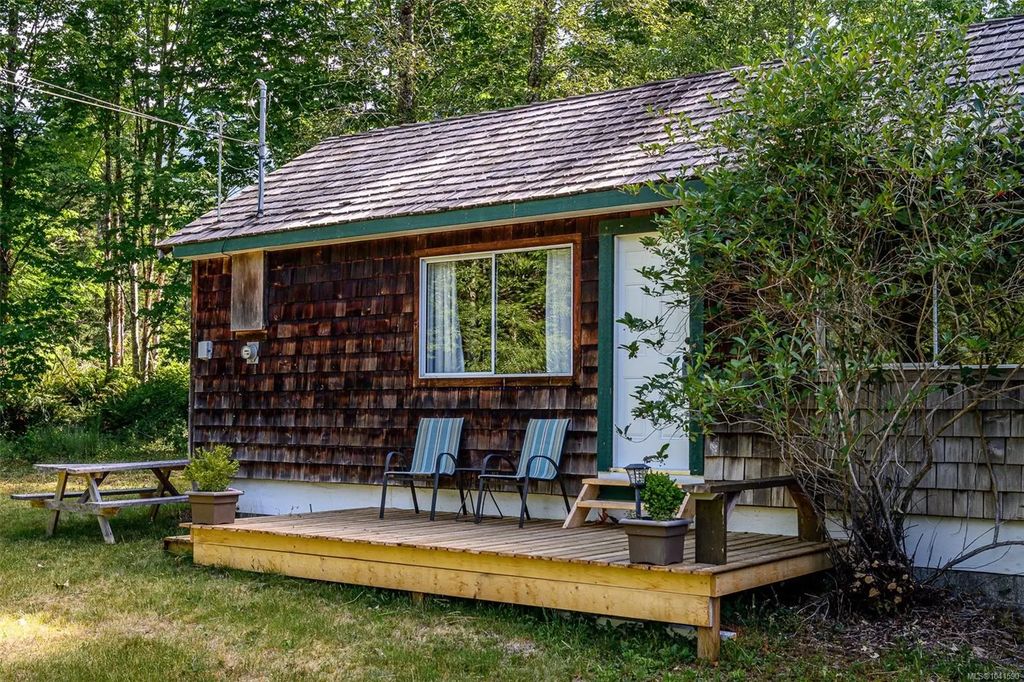 706 Delta Dr, Sayward